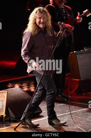 Robert Plant CBE se produit au Roundhouse de Camden, dans le nord de Londres, pendant les émissions de BBC radio 2 Electric Proms. Banque D'Images