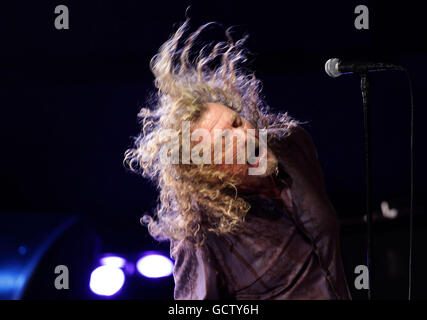 Robert Plant CBE se produit au Roundhouse de Camden, dans le nord de Londres, pendant les émissions de BBC radio 2 Electric Proms. Banque D'Images