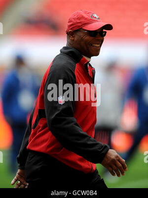 American football - NFL - San Francisco 49ers / Denver Broncos - Wembley Stadium.Mike Singletary, entraîneur en chef des 49ers de San Francisco Banque D'Images