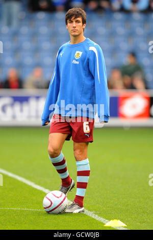 Soccer - championnat de la npower football League - Queens Park Rangers v Burnley - Loftus Road. Burnley's Jack Cork pendant l'échauffement avant le match Banque D'Images