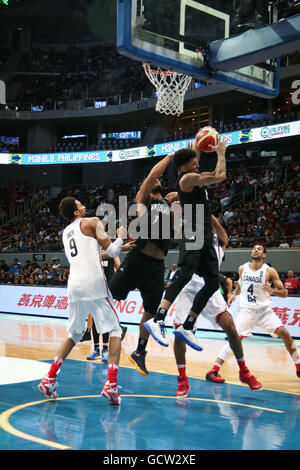 La NOUVELLE ZELANDE et le Canada a joué au Mall of Asia Arena à Pasay pour le tournoi de qualification olympique de la FIBA. Le Canada a remporté 78 contre 72 de la Nouvelle-Zélande. (Photo by Gerard Seguia/Pacific Press) Banque D'Images