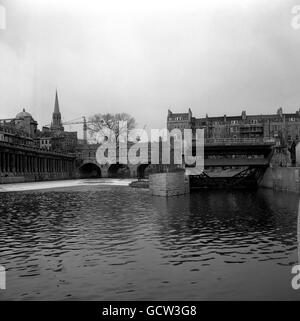 Bâtiments et monuments - Bath.Le pont Pulteney au-dessus de la rivière Avon à Bath, Somerset. Banque D'Images