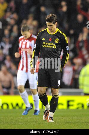 Fernando Torres de Liverpool est abattu après Ricardo Fuller de Stoke City marque le premier objectif du jeu Banque D'Images