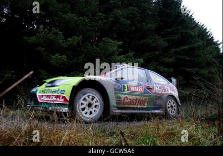 Mikko Hirvonen dans le Ford Focus RS WRC 09 pendant la phase de Resolfen de 2010 pays de Galles Rally GB près de Neath. Banque D'Images