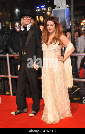 Lisa Marie Presley et Michael Lockwood arrivent pour la première mondiale de Harry Potter et des Hallows de Deathly. Banque D'Images