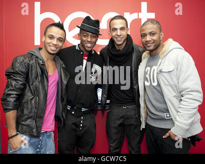 JLS, de gauche à droite : Aston Merrygold, Oritse Williams, Marvin Humes et Jonathan 'JB' Gill après une interview sur Heart Breakfast, aux studios Global radio du centre de Londres. Banque D'Images