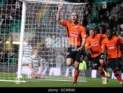 Soccer - Clydesdale Bank Scottish Premiership - Celtic v Dundee United - Celtic Park.Sean Dillon, de Dundee United, célèbre ses scores contre le Celtic lors de la Clydesdale Bank Premier League à Celtic Park, Glasgow. Banque D'Images