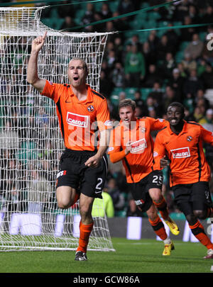 Soccer - Clydesdale Bank Scottish Premiership - Celtic v Dundee United - Celtic Park.Sean Dillon, de Dundee United, célèbre ses scores contre le Celtic lors de la Clydesdale Bank Premier League à Celtic Park, Glasgow. Banque D'Images