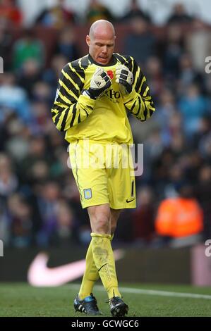 Football - Barclays Premier League - Aston Villa v Manchester United - Villa Park. Brad Friedel, Aston Villa Banque D'Images