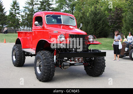 Chariot- 1941 Dodge Power Wagon. 4x4. Personnalisé. Rouge. Beavercreek Popcorn Festival. Beavercreek, Dayton, Ohio, USA. WC40. Banque D'Images