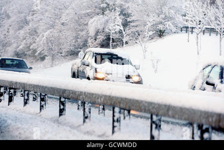Gridlock sur l'A1 à Newcastle, le bureau met a émis de graves avertissements météorologiques, en signalant des routes verglacées et en dérivant de la neige pour la partie est du pays ainsi que pour certaines parties du pays de Galles et de l'Irlande du Nord. Banque D'Images