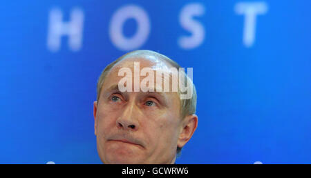 Le Premier ministre russe Vladimir Poutine s’exprime lors d’une conférence de presse Russie 2018 au Centre d’exposition de Zurich. Banque D'Images