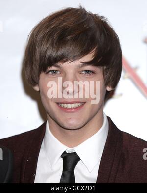 Louis Tomlinson arrive pour la première des chroniques de Narnia: Le Voyage de l'Aube TReader à la place Odeon Leicester Banque D'Images