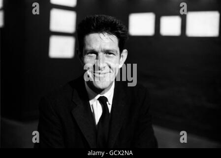 Le compositeur américain John Cage, en 1958 Banque D'Images