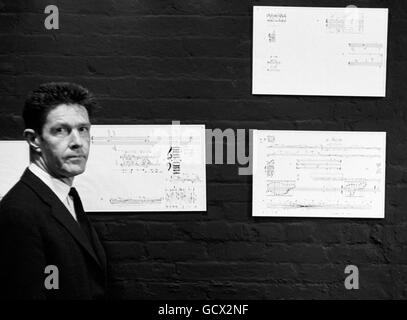 Le compositeur américain John Cage, en 1958 Banque D'Images