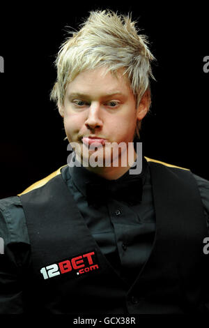 Neil Robertson d'Australie pendant son match contre Rory McLeod d'Angleterre pendant les championnats du Royaume-Uni 12Bet.Com au Telford International Centre, Telford. Banque D'Images