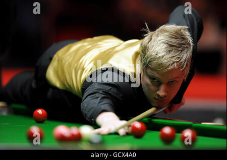 Neil Robertson d'Australie pendant son quart de finale contre Shaun Murphy d'Angleterre pendant les championnats du Royaume-Uni 12Bet.Com au Telford International Centre, Telford. Banque D'Images