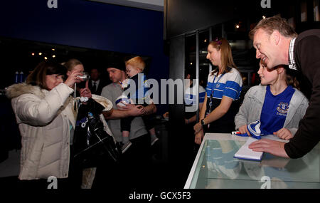 Soccer - Everton FC Player Signing - Everton Two.David Moyes, le directeur d'Everton, pendant la signature du magasin Banque D'Images