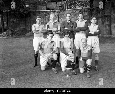 Groupe d'équipe Harlequins, gagnants de Surrey Sevens.(Rangée arrière, l-r) AJ Hockley, WR Grimsdell, cm Horner, PD Hewitt (capitaine),JP Morris.(Rangée avant, l-r) DA Whiting, PJ Fuller, JP Townend Banque D'Images