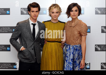 Andrew Garfield, Carey Mulligan et Keira Knightley vus lors d'un photocall pour le nouveau film jamais Laissez-moi aller au cinéma vue à Londres. APPUYEZ SUR ASSOCIATION photo. Date de la photo: Mercredi 13 octobre 2010. Le crédit photo devrait se lire comme suit : Ian West/PA Banque D'Images