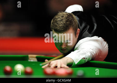 Shaun Murphy d'Angleterre lors de son quart de finale contre Neil Robertson d'Australie pendant les championnats britanniques 12Bet.Com au Telford International Centre, Telford. Banque D'Images