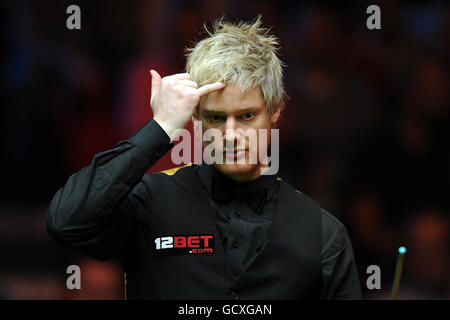 Neil Robertson d'Australie pendant son quart de finale contre Shaun Murphy d'Angleterre pendant les championnats du Royaume-Uni 12Bet.Com au Telford International Centre, Telford. Banque D'Images