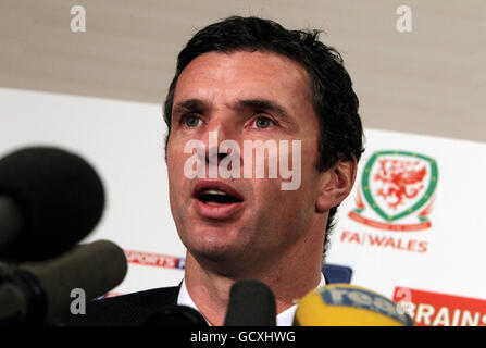 Gary Speed est nommé nouveau directeur d'équipe au pays de Galles lors d'une conférence de presse à l'hôtel Vale, Hensol. Banque D'Images