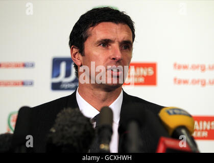 Gary Speed est nommé nouveau directeur d'équipe au pays de Galles lors d'une conférence de presse à l'hôtel Vale, Hensol. Banque D'Images