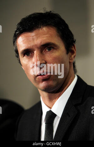 Gary Speed est nommé nouveau directeur d'équipe au pays de Galles lors d'une conférence de presse à l'hôtel Vale, Hensol. Banque D'Images