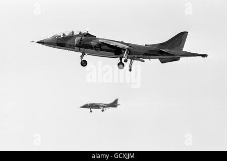 Aviation - Hawker Siddeley Harrier.Un avion de saut Hawker Siddeley Harrier en vol. Banque D'Images