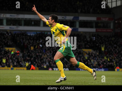 Russell Martin, de Norwich City, célèbre le but d'ouverture lors du match du npower Championship à Carrow Road, Norwich. Banque D'Images