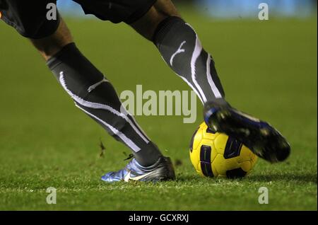 Le gardien de but de Tottenham Hotspur Heurelho Gomes prend un coup de pied de but Banque D'Images