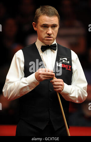 Stephen Hendry en Écosse lors de son match contre Jimmy White en Angleterre lors des championnats du Royaume-Uni 12Bet.Com au Telford International Center, Telford. Banque D'Images