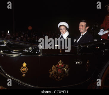 Image - La princesse Anne et le capitaine Mark Phillips Wedding - Londres Banque D'Images