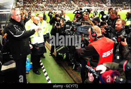 Football - Barclays Premier League - Newcastle United / Liverpool - St James' Park.Alan Pardew, directeur de Newcastle United, lors du match de la Barclays Premier League à St James' Park, Newcastle. Banque D'Images