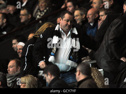 Mike Ashley, le propriétaire de Newcastle United, lors du match de la Barclays Premier League à St James' Park, Newcastle. Banque D'Images