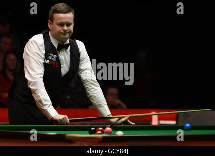 Le Shaun Murphy d'Angleterre montre sa frustration à la table lors de sa demi-finale contre Mark Williams du pays de Galles lors des championnats du Royaume-Uni 12Bet.Com au Telford International Centre, Telford. Banque D'Images