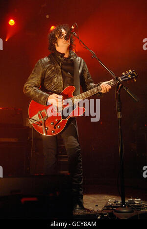 Black Rebel Motorcycle Club à Brixton Academy - Londres.Peter Hayes, du Black Rebel Motorcycle Club, se produit à la Brixton Academy de Londres. Banque D'Images