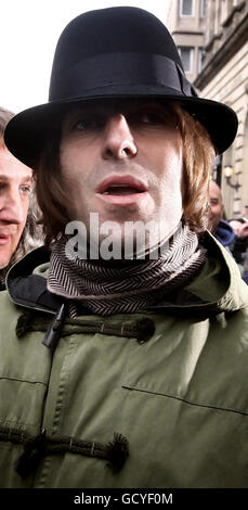 L'ancien leader d'Oasis Liam Gallagher arrive à l'ouverture de son joli magasin Green à Glasgow. Banque D'Images