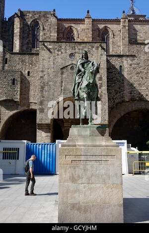 C'est une statue en l'honneur Ramon Berenguer III (Le Comte de Barcelone) à Barcelone, Espagne. Banque D'Images