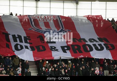 Football - Barclays Premier League - Stoke City / Everton - Britannia Stadium. Les fans de stoke City dans les stands Banque D'Images