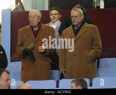 Doug Ellis, ancien président d'Aston Villa (à gauche) avec gary Newbon Banque D'Images