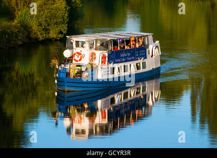 Sabrina plaisir bateau naviguant sur la rivière Severn à Shrewsbury, Shropshire, England, UK. Banque D'Images