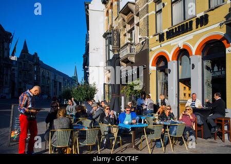 Café et restaurant sur le Korenmarkt, dans le centre-ville historique, Gand, Belgique Banque D'Images