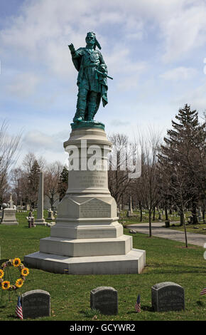 Statue de Red Jacket (Sacoyewatha), Forest Lawn Cemetery à Buffalo, New York. Banque D'Images