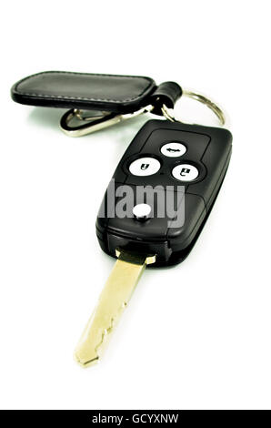 Clé de voiture avec télécommande sans fil et en cuir tag sur fond blanc Banque D'Images