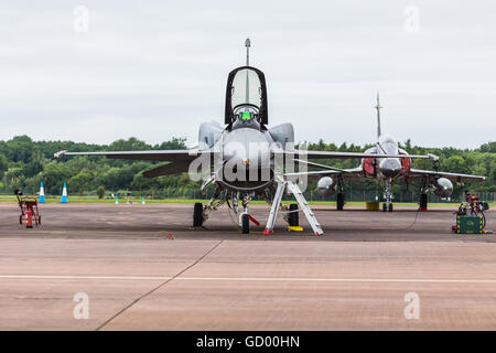 Polish Air Force démo Tiger F-16C à l'Royal International Air Tattoo 2016. Banque D'Images