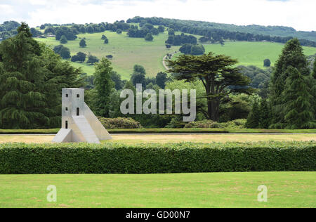 "Chambre pour regarder le coucher du soleil" une sculpture par pas vitale sur l'affichage sur le terrain de l'Yorkshire Sculpture Park, Royaume-Uni. (2016) Banque D'Images