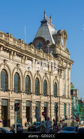 Façade principale de la gare ferroviaire de Sao Bento, à Porto, Portugal. Banque D'Images