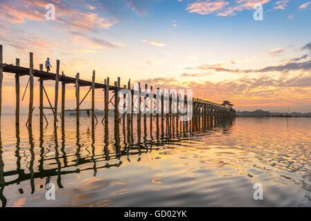 U-Bein Bridge à Mandalay, Myanmar. Banque D'Images